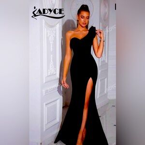 NWOT- Perfect sexy dress for a formal event.